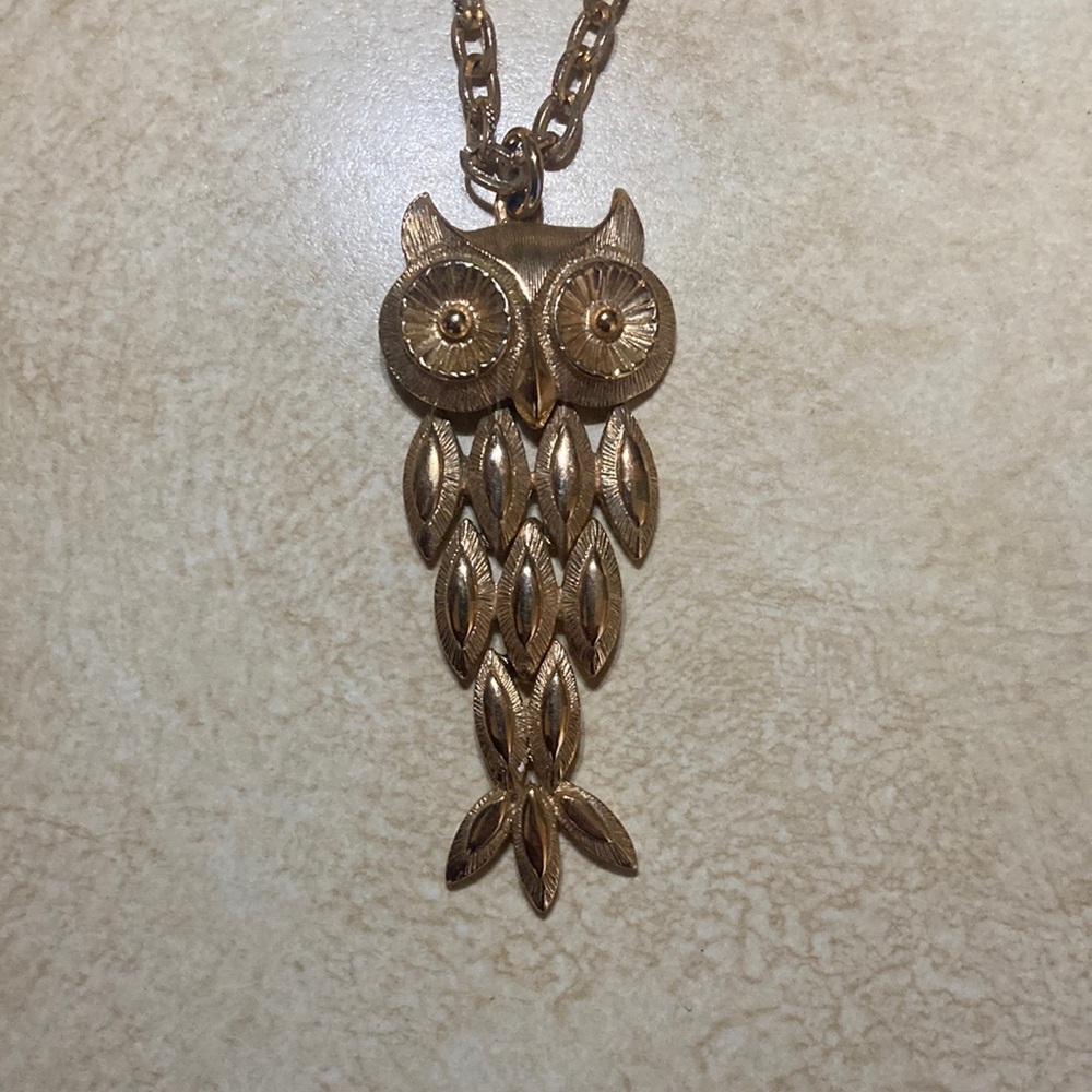 Vintage Avon Owl Gold toned Necklace